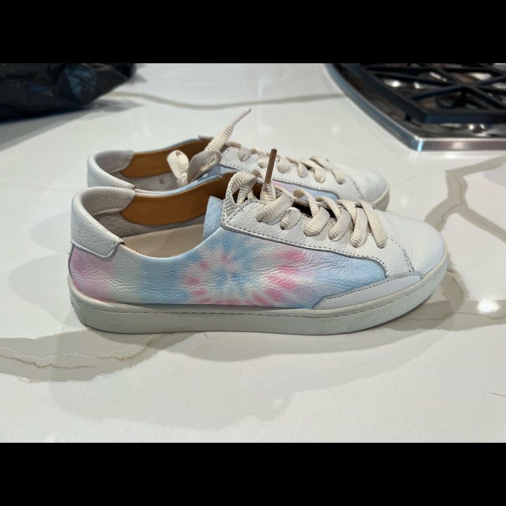 Women’s Saludos Shoes